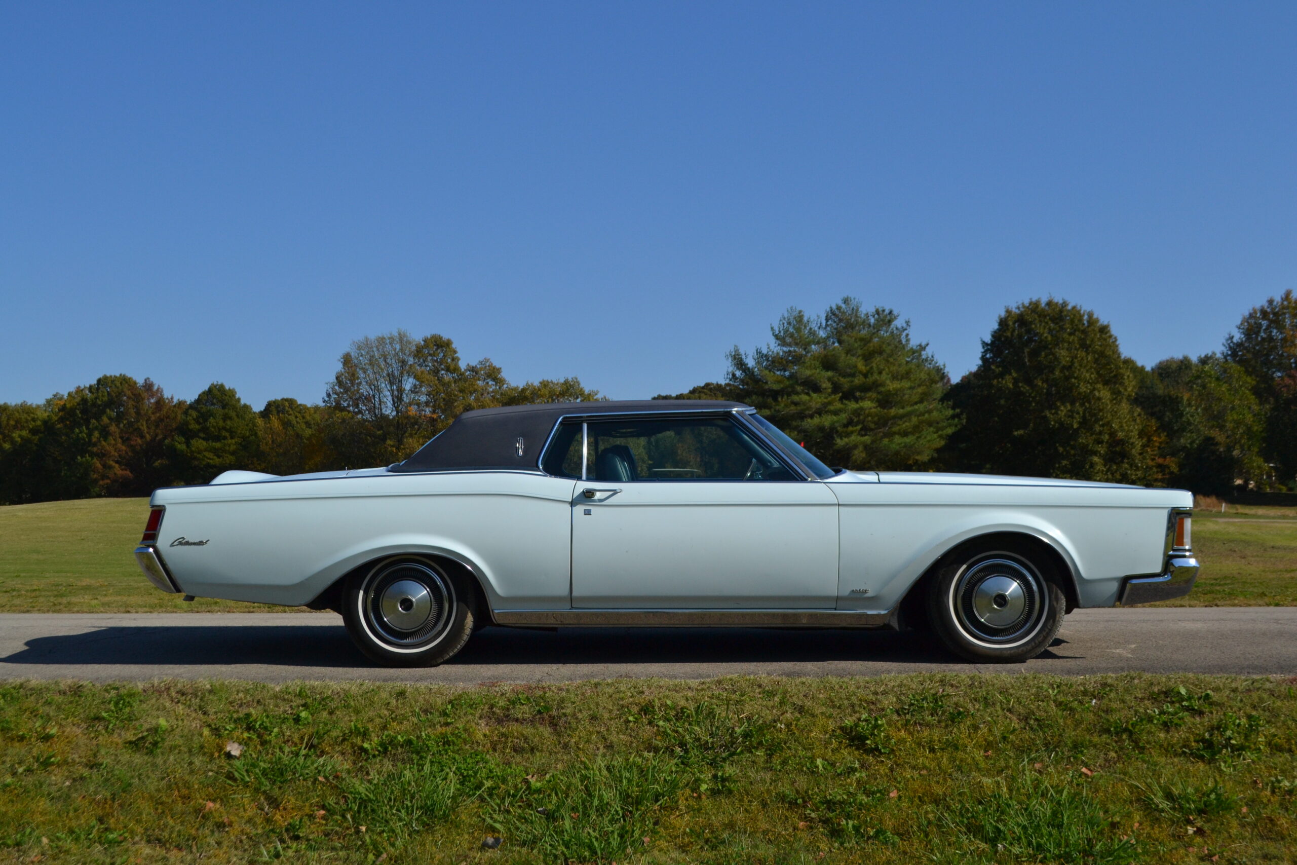 1971 Lincoln Continental Mark III - Image 2